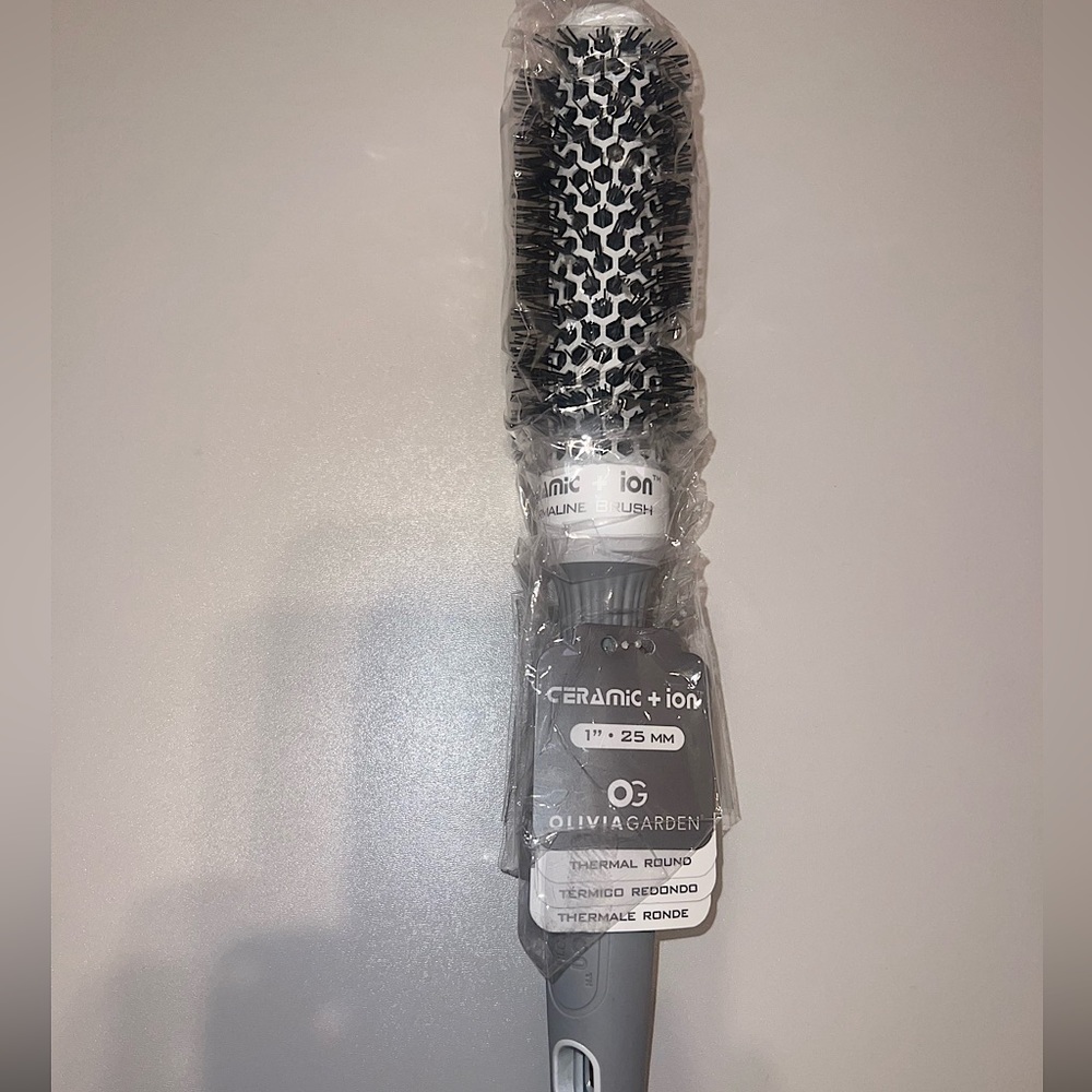 Ceramic + Ion Thermal Hairbrush NEW